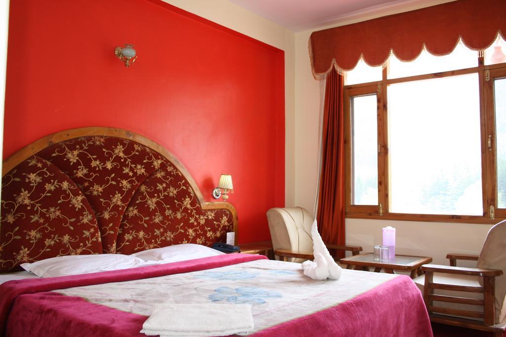 Hotel Ocean Blue Manali Экстерьер фото
